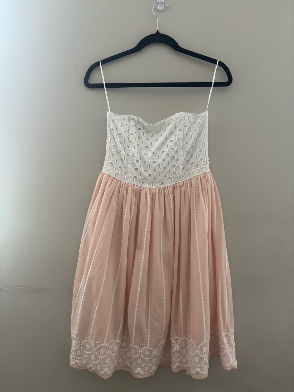 H&M Women White Strapless Eyelet Dress with Blush Peach Embroidery Size 8
